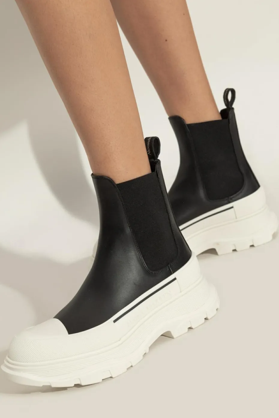 Alexander McQueen BLACK Leather Chelsea boots
