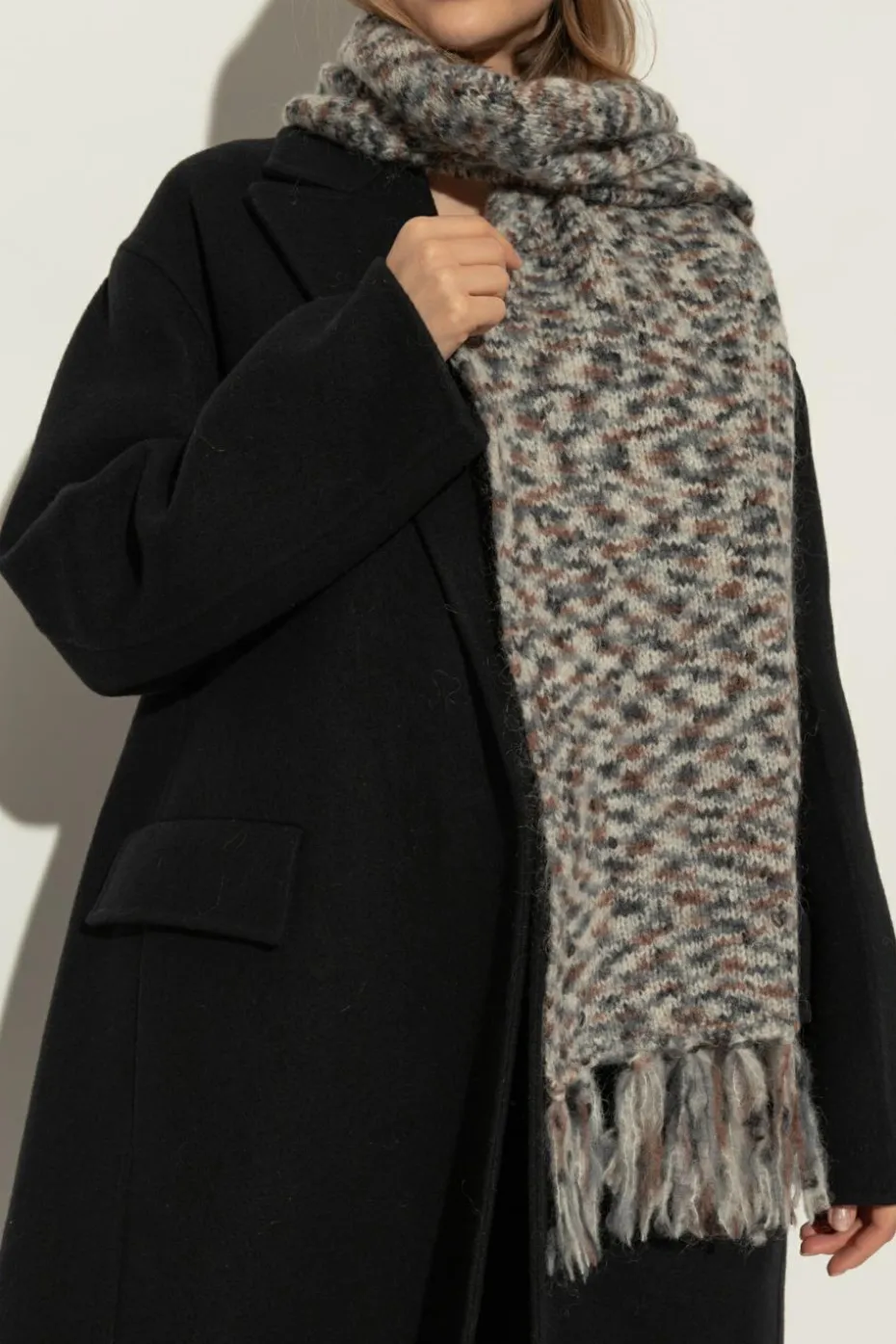 A.P.C. BLACK Scarf Noah