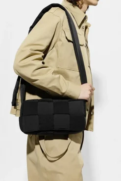Bottega Veneta BLACK ‘Cassette Medium’ shoulder bag