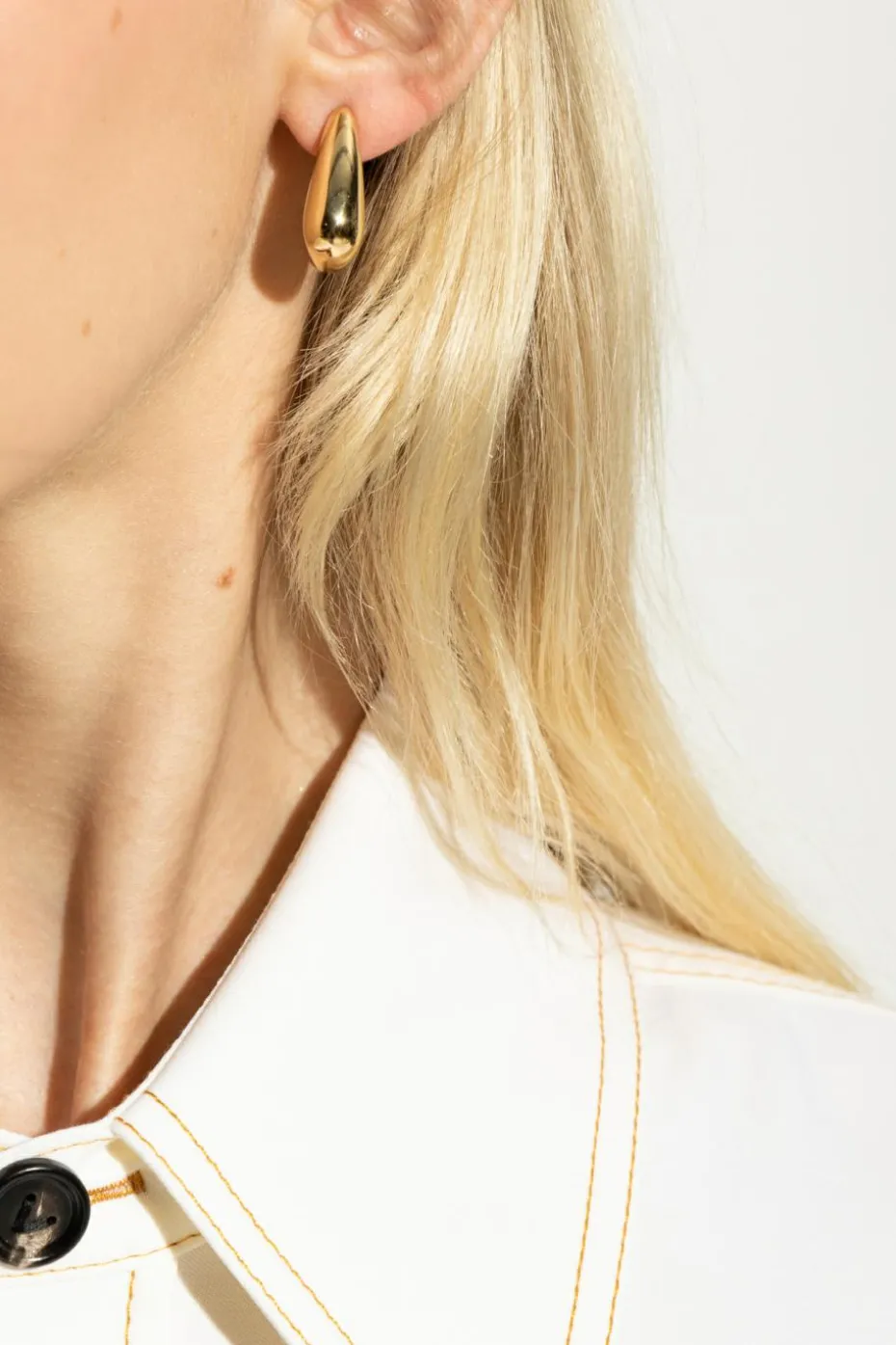 Bottega Veneta GOLD Geometric earrings in the shape of a fin
