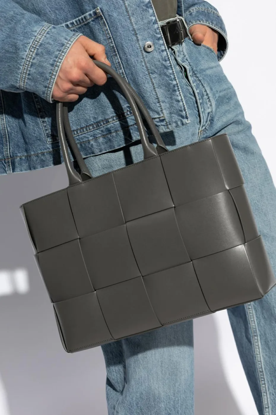 Bottega Veneta GREY Bag 'Medium Arco' in 'shopper' style