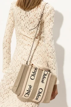Chloé beige ‘Woody Small’ shoulder bag