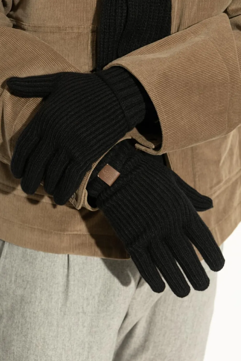 Eleventy BLACK Cashmere gloves