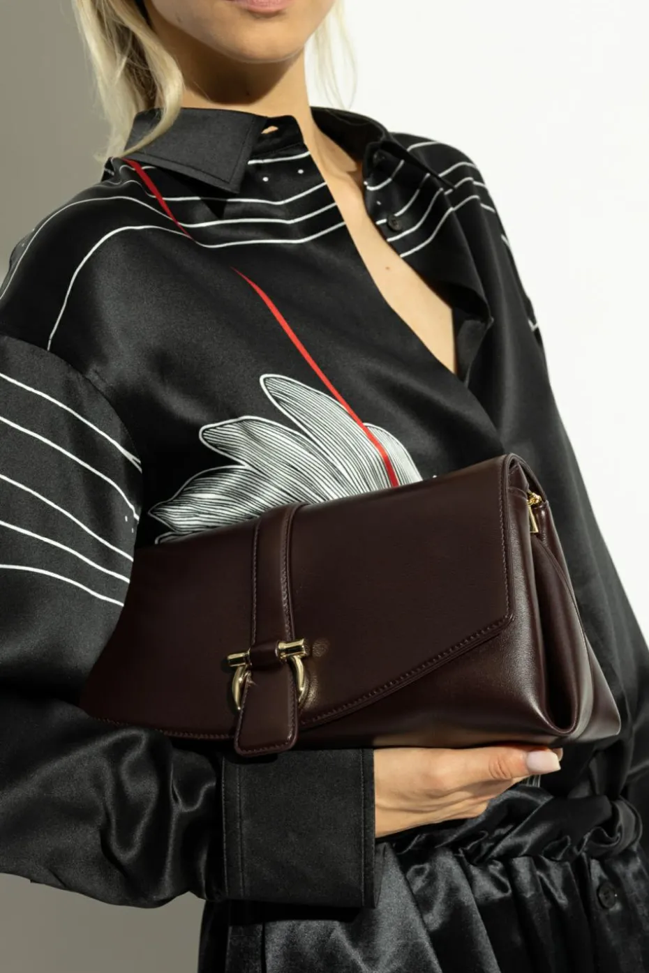 FERRAGAMO BURGUNDY Leather shoulder bag