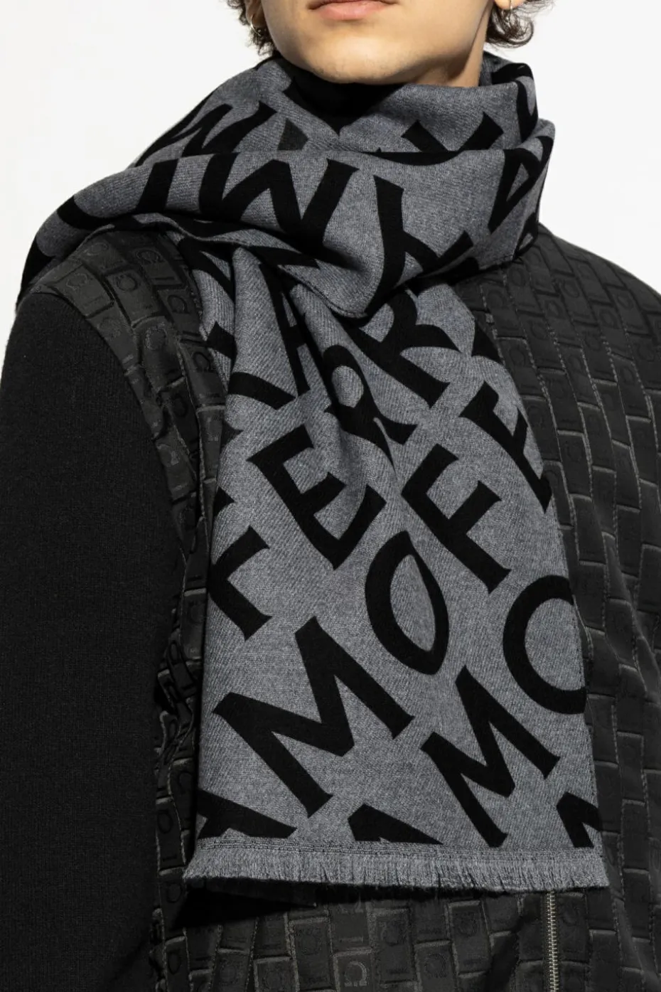 FERRAGAMO GREY Wool scarf with monogram
