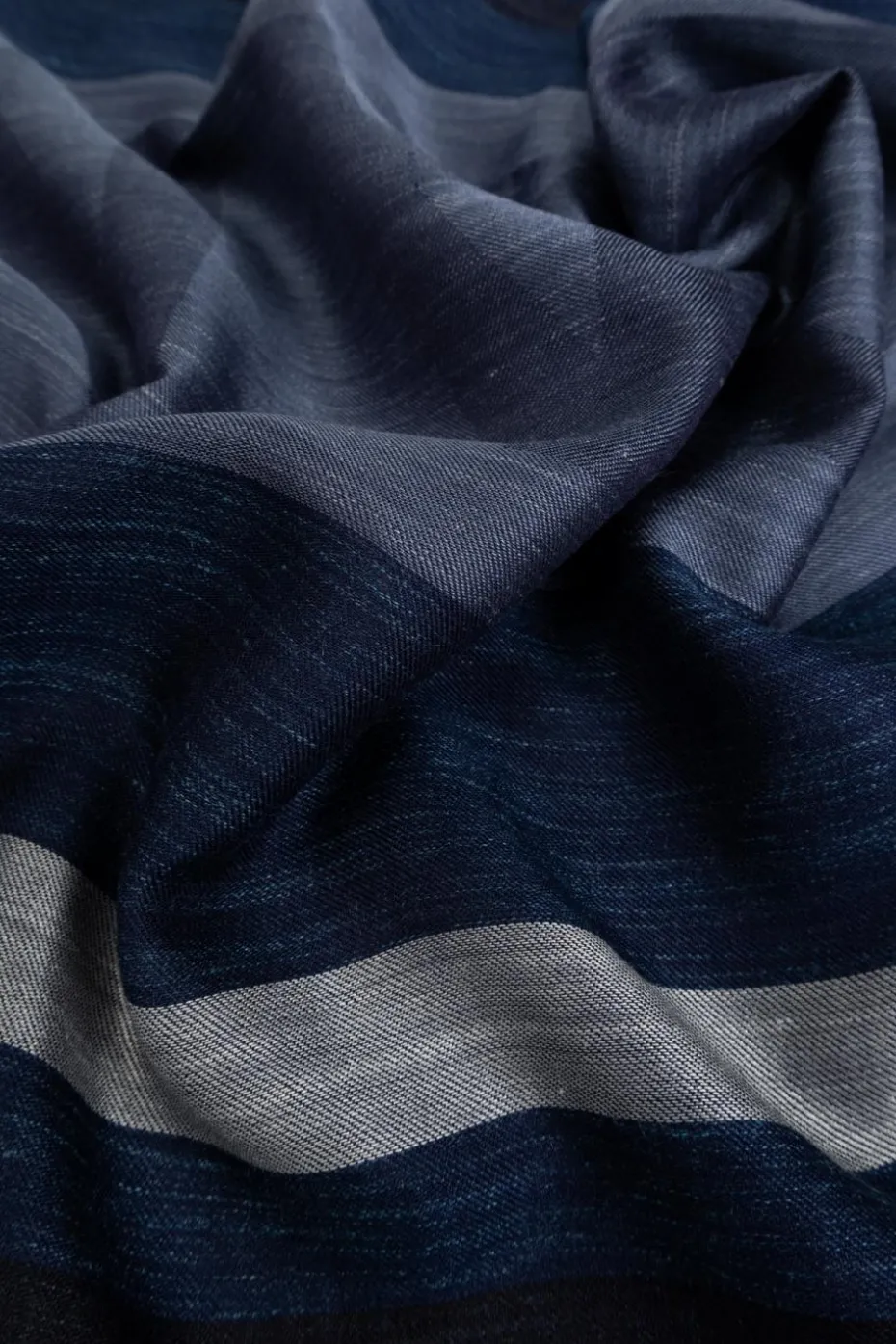 FERRAGAMO NAVY BLUE Striped pattern scarf