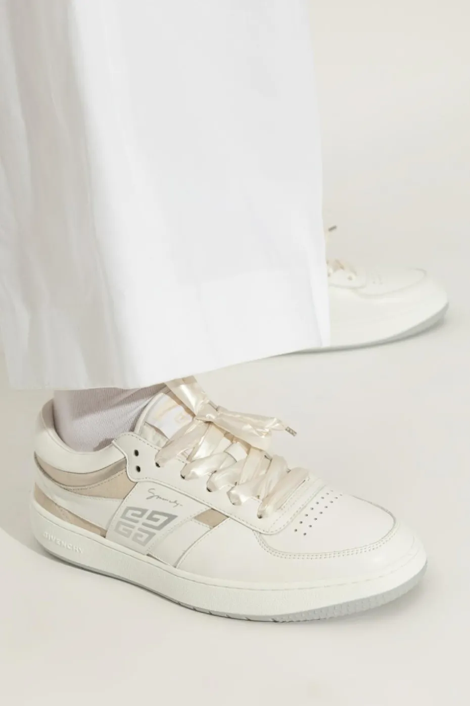 Givenchy WHITE Sneakers with logo