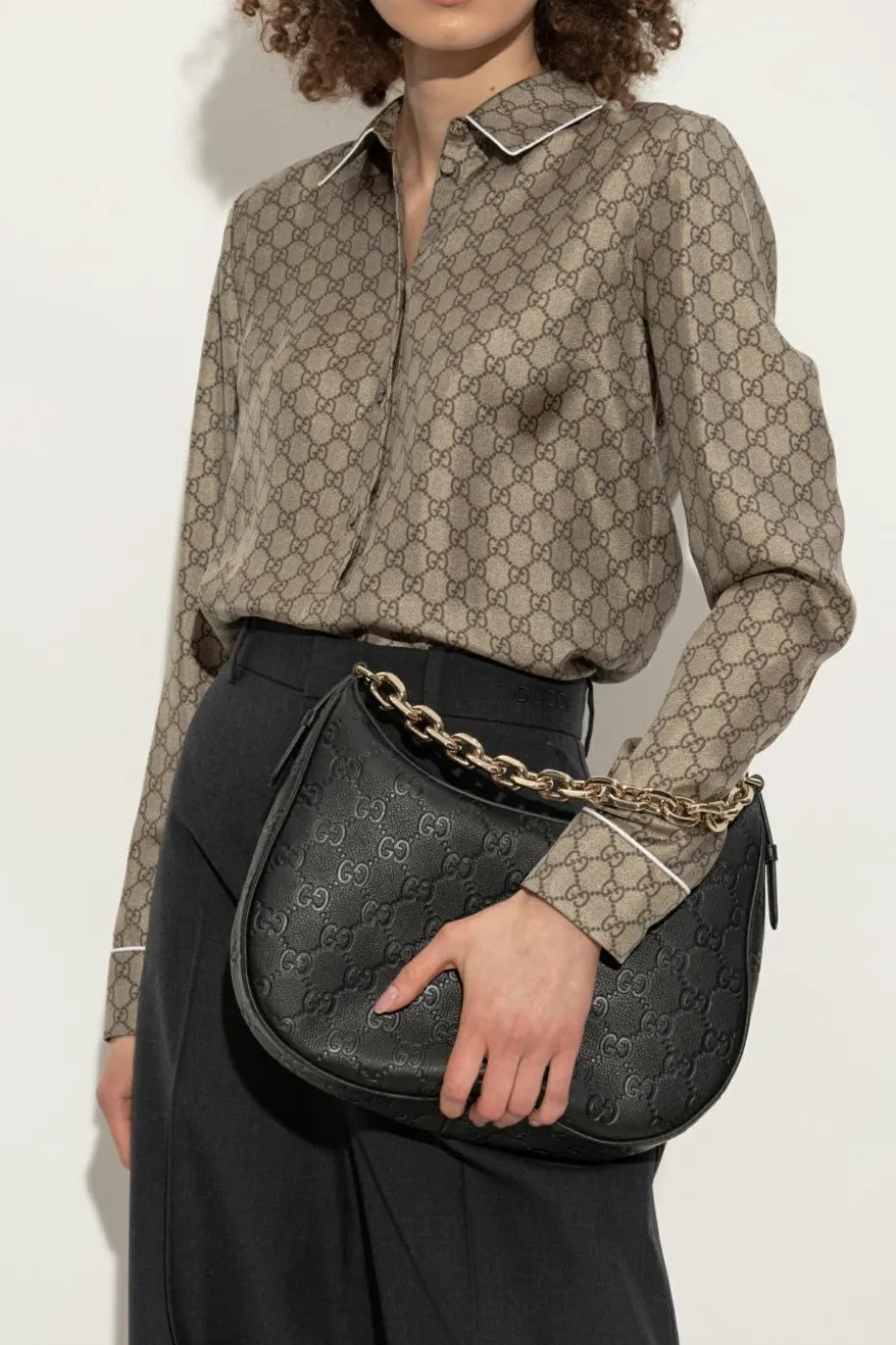 Gucci BLACK Handbag GG Emblem Medium