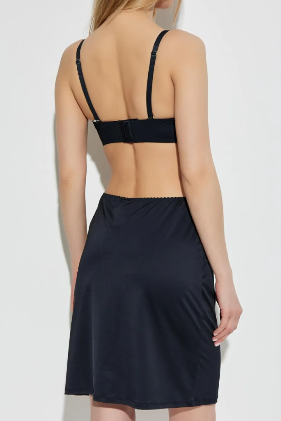 Hanro BLACK Satin half-slip