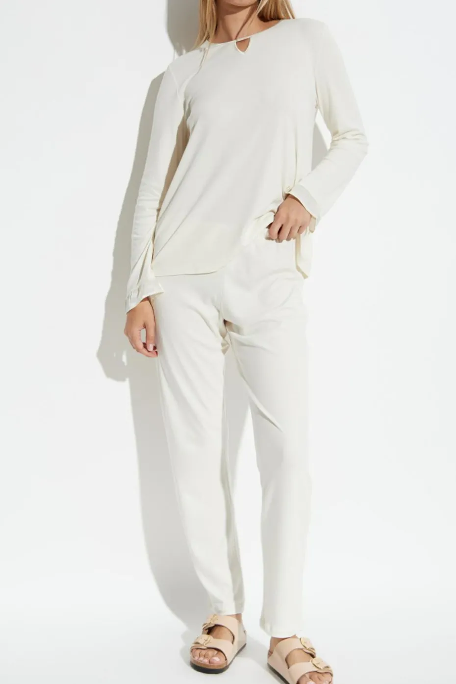 Hanro WHITE Two-piece pajamas from the "Claire" collection