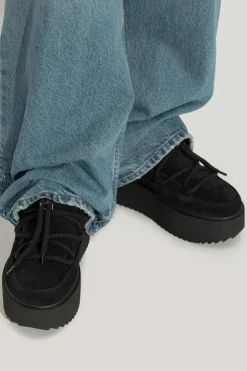 Inuikii BLACK "Classic Low Platform" snow boots