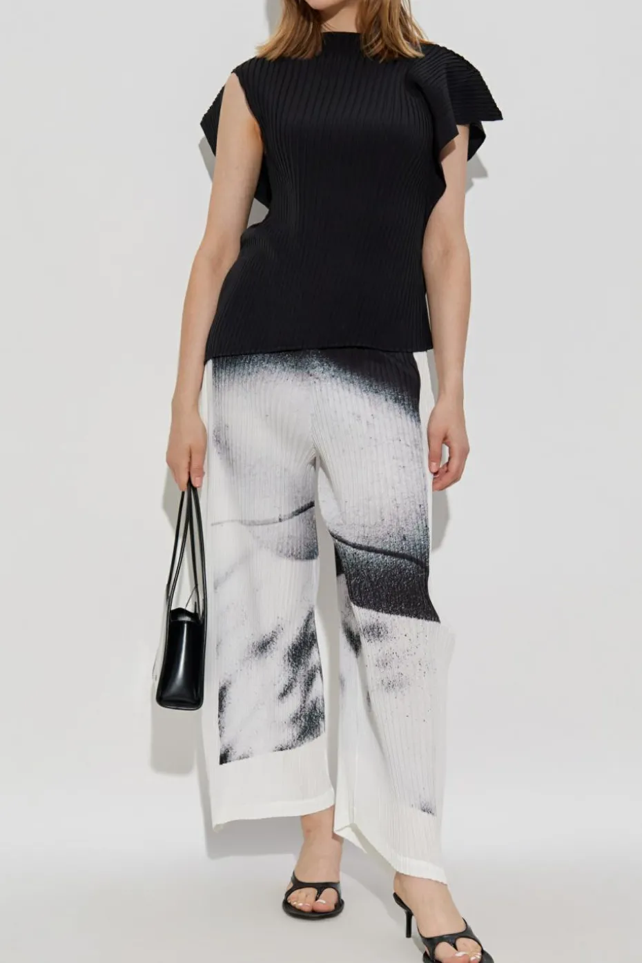 Issey Miyake BLACK Pleated top