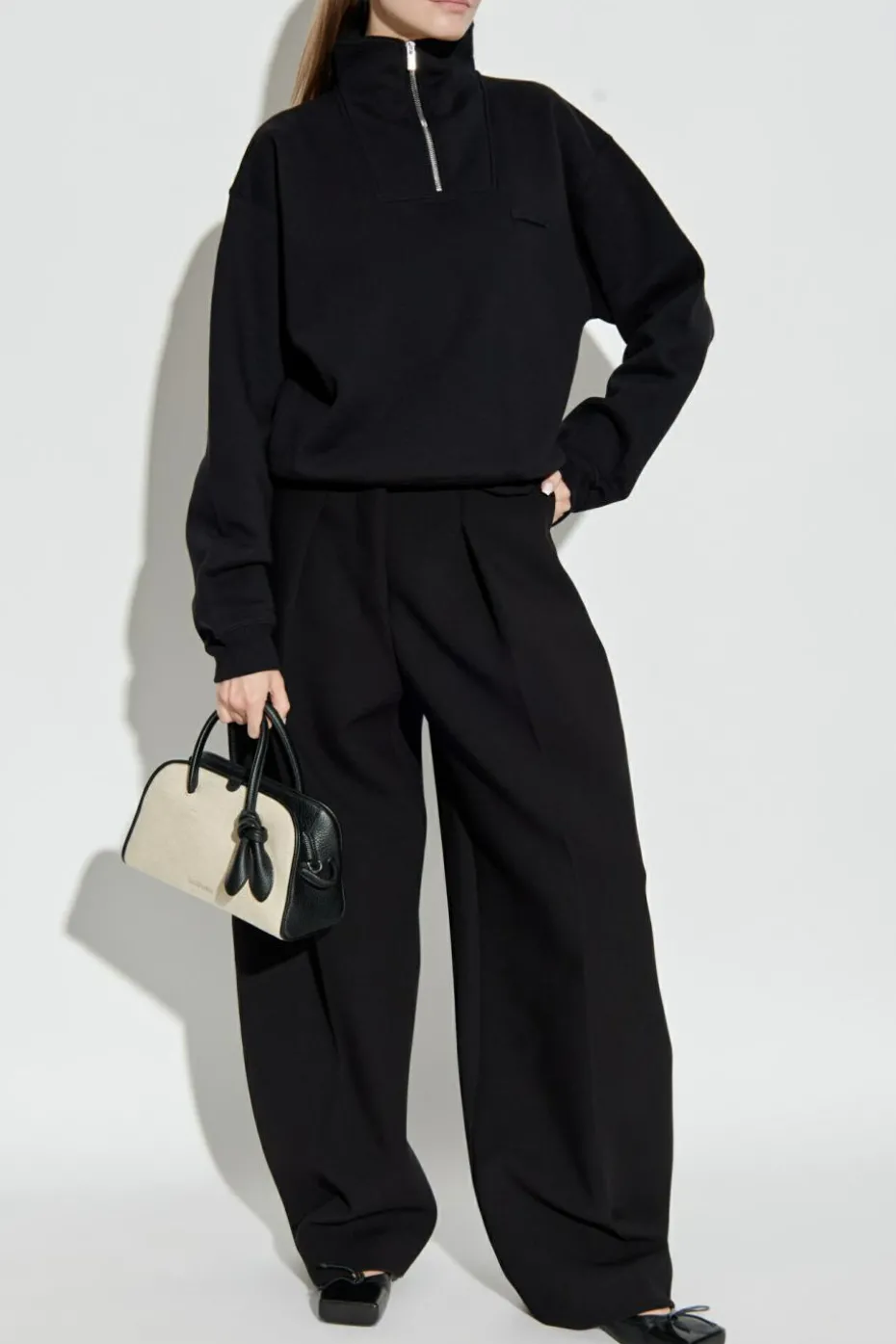 Jacquemus BLACK Sweatshirt with logo patch