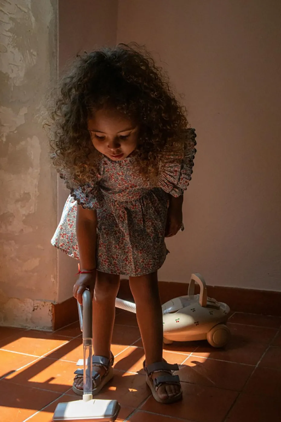 Konges Sløjd beige Electronic Toy Vacuum Cleaner