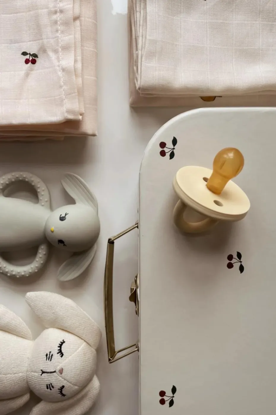 Konges Sløjd cream "Rattle in the shape of a bear"