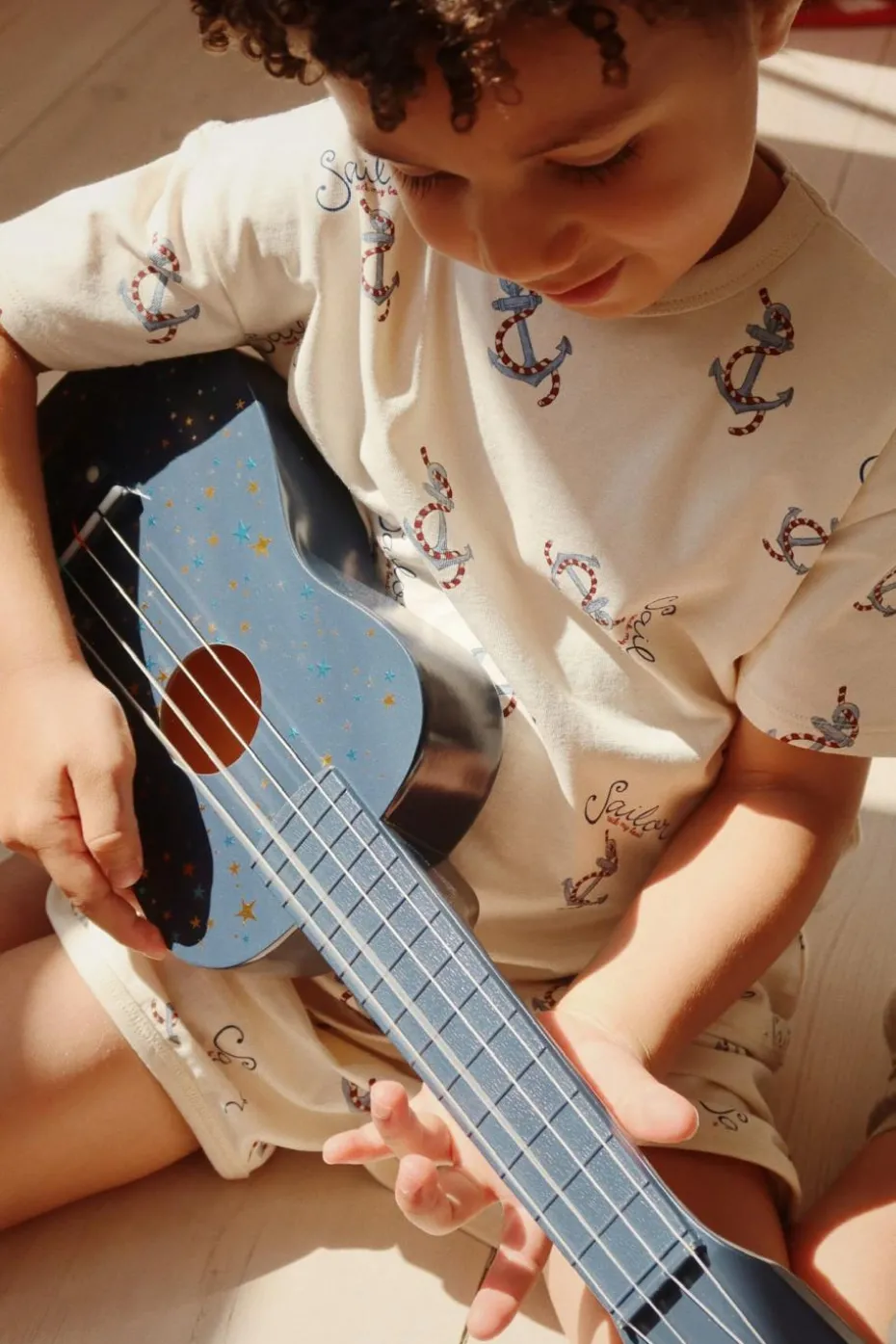 Konges Sløjd NAVY BLUE Ukulele with a pattern