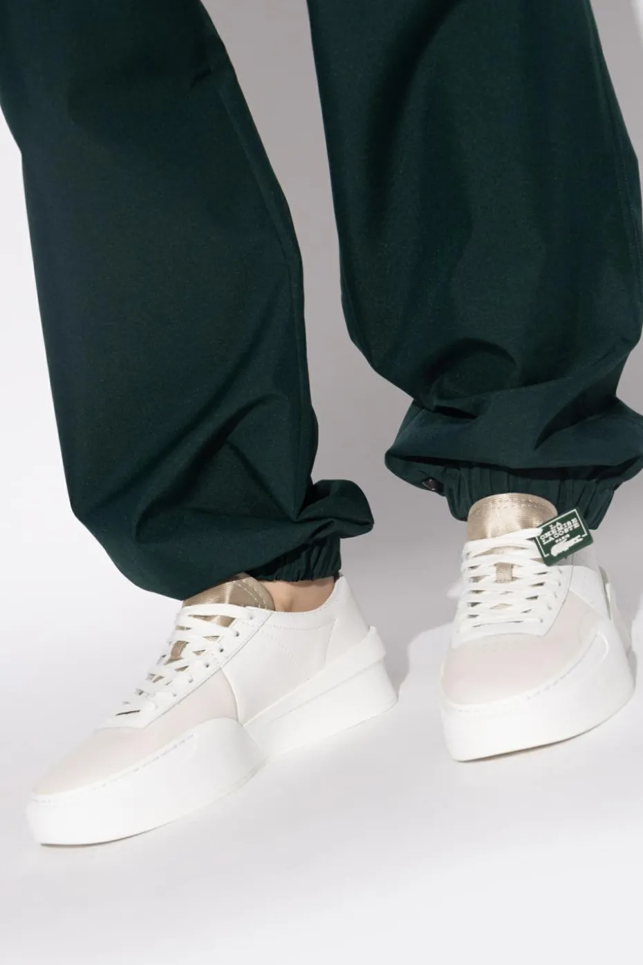 Lacoste WHITE Sports shoes "Aura"