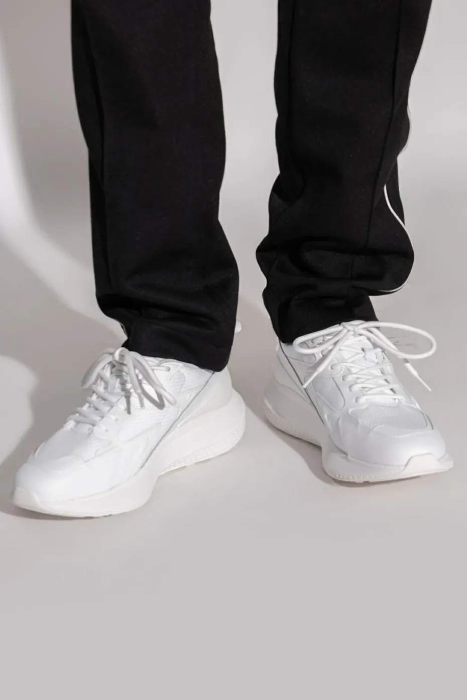 Lacoste WHITE Sports shoes `L003 Evo`