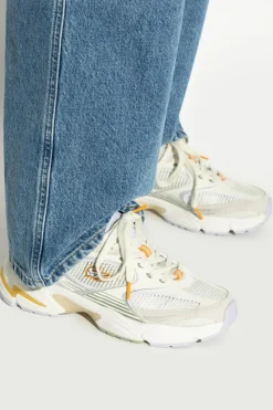 Lacoste WHITE Sports shoes "Storm 96 2k"