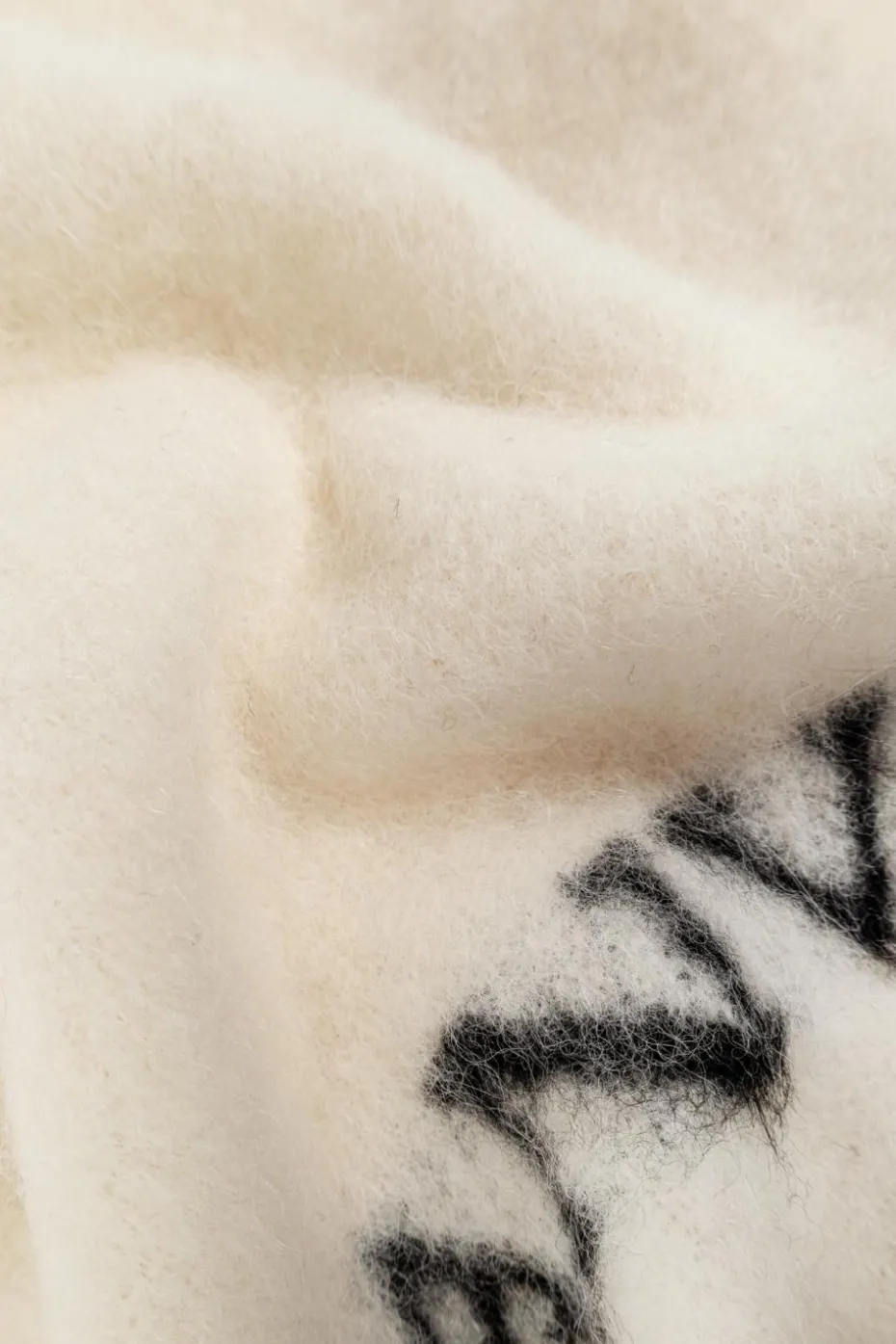 Lanvin cream Scarf with logo