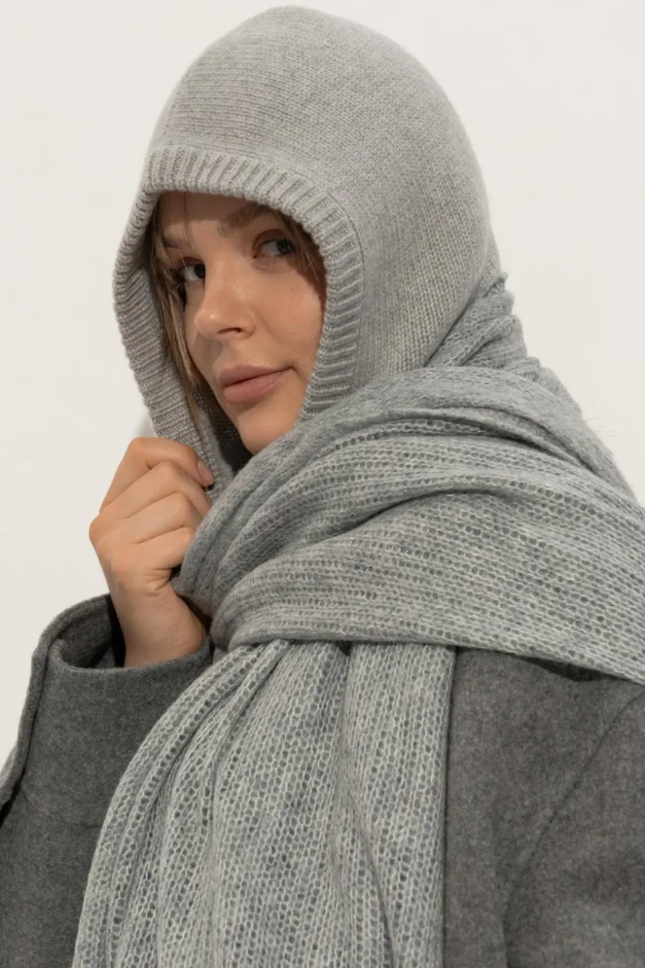 Lisa Yang GREY Cashmere hood "Astri"