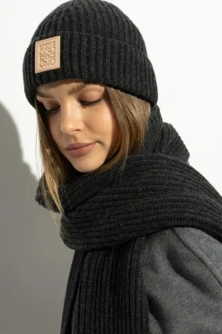 Loewe BLACK Cashmere hat with logo patch