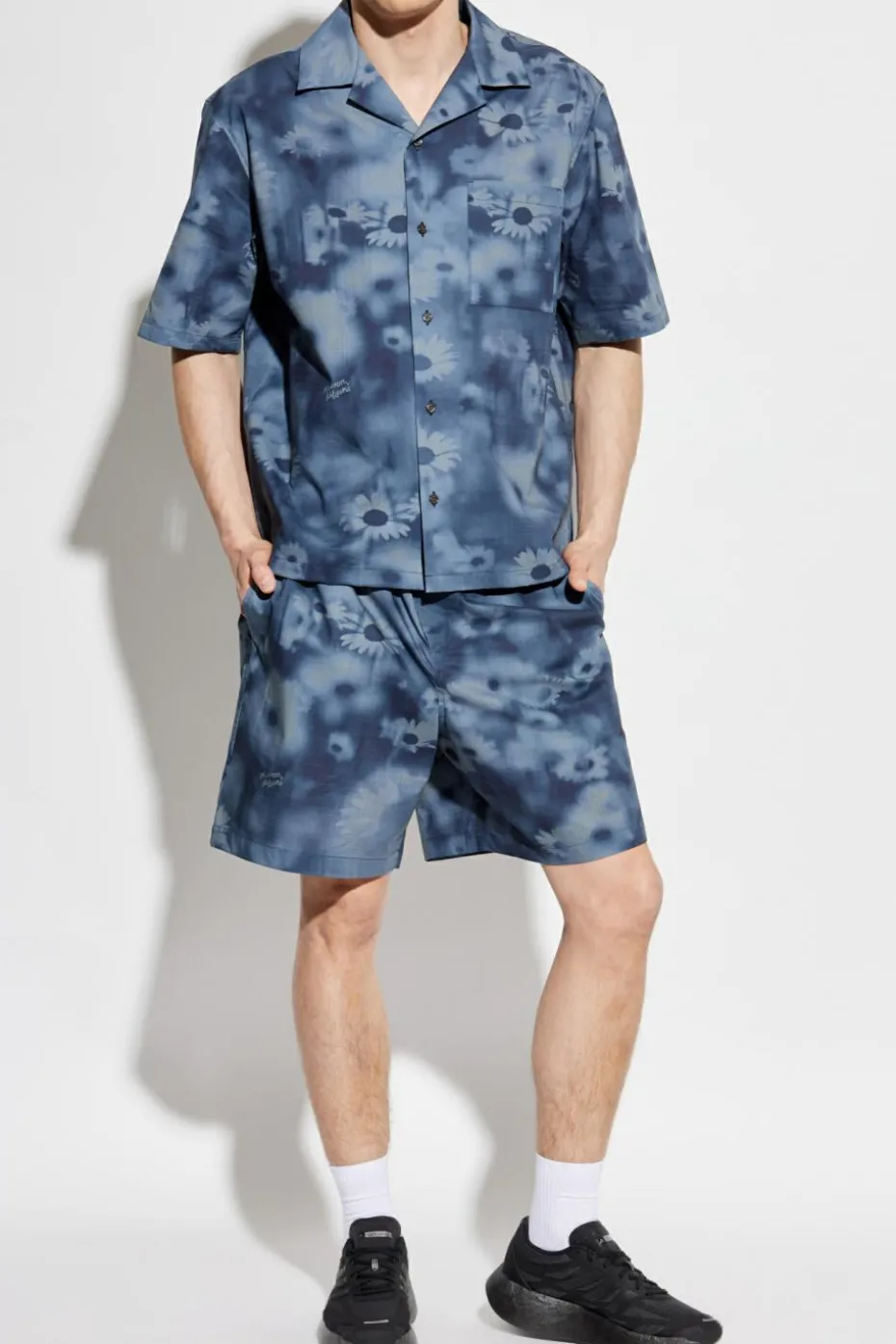 Maison Kitsuné BLUE Shorts with floral motif