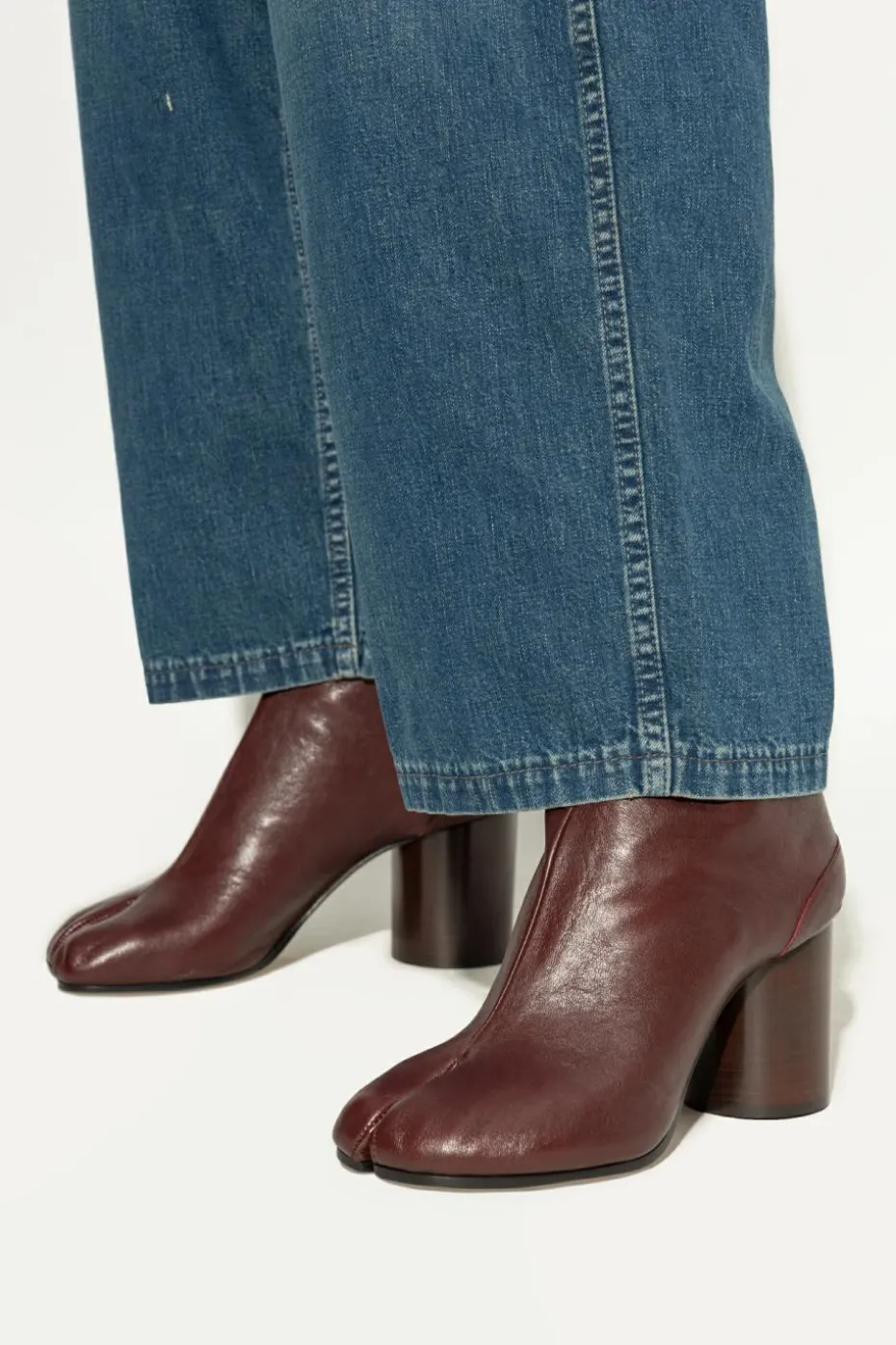 Maison Margiela BURGUNDY Booties with `Tabi` toe