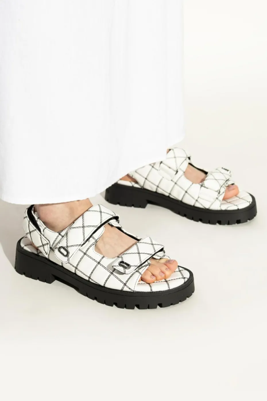 Marc Jacobs WHITE 'Sunny' sandals