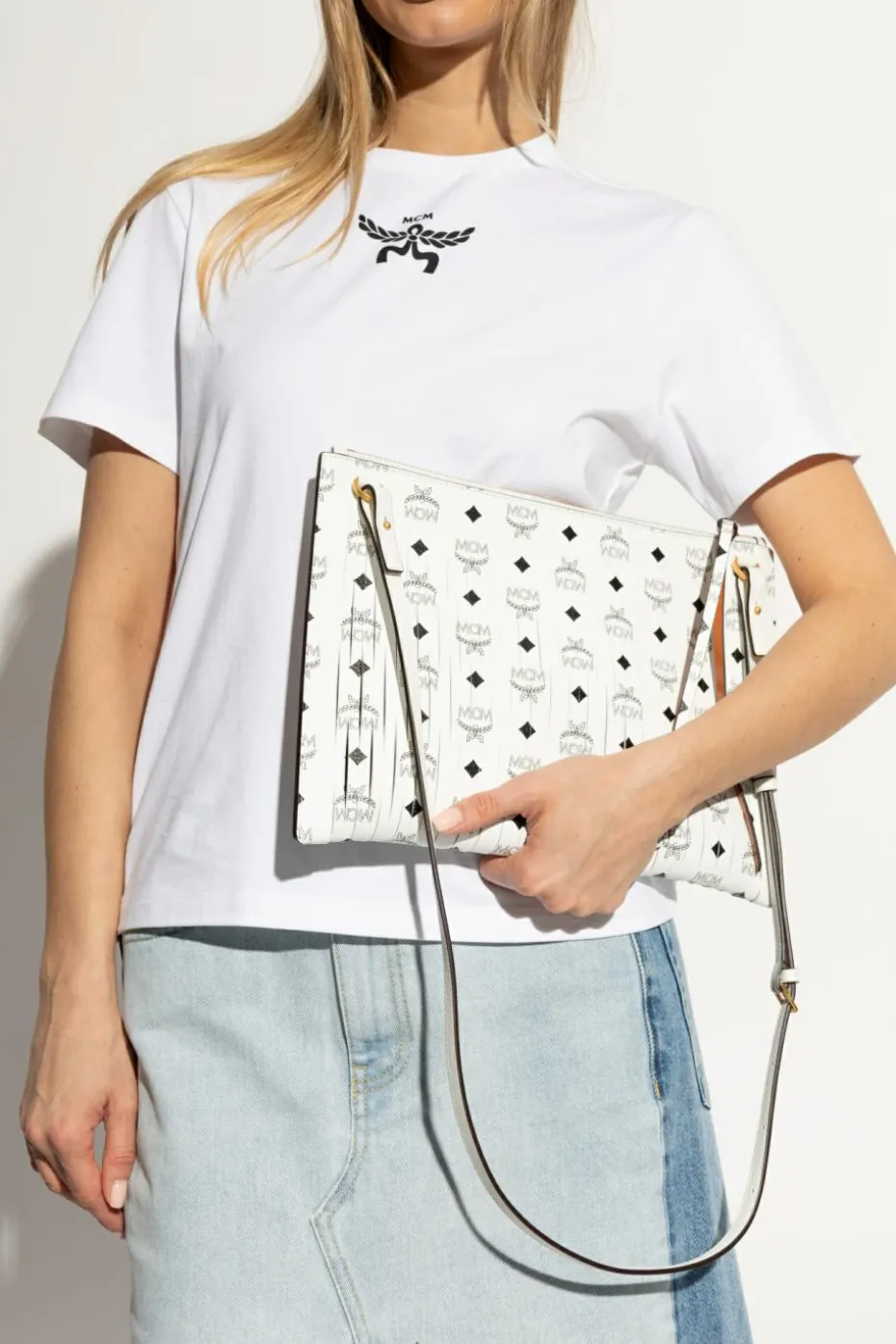 MCM WHITE Shoulder bag Aren Medium