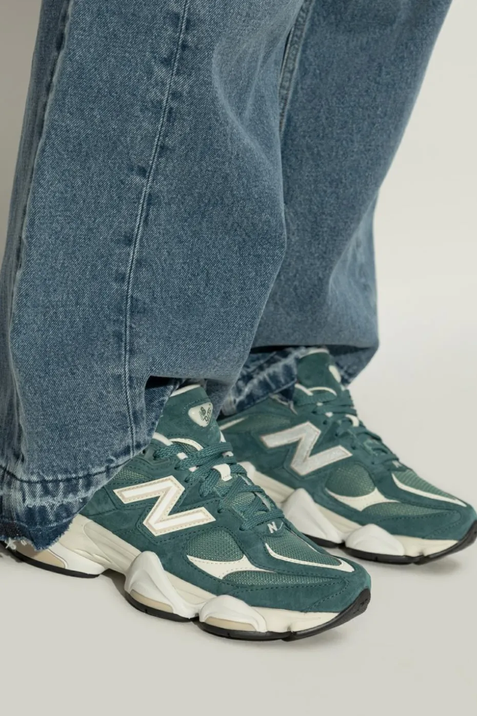New Balance GREEN Sports shoes `U9060EEK`