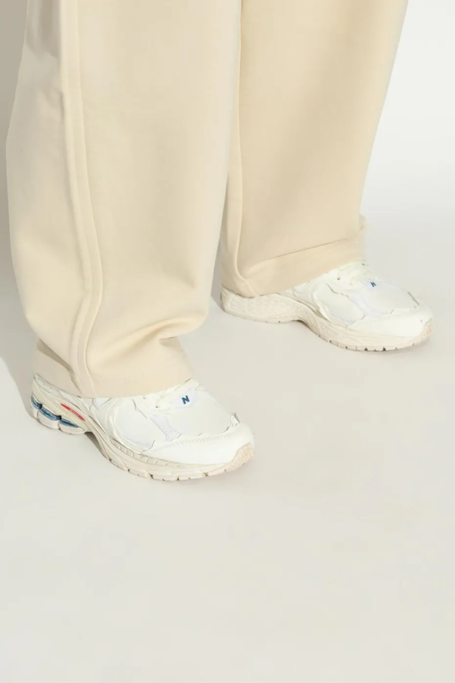 New Balance WHITE Sports shoes `M2002RDC`