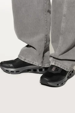 On Running BLACK Sports shoes "Cloudnova X"