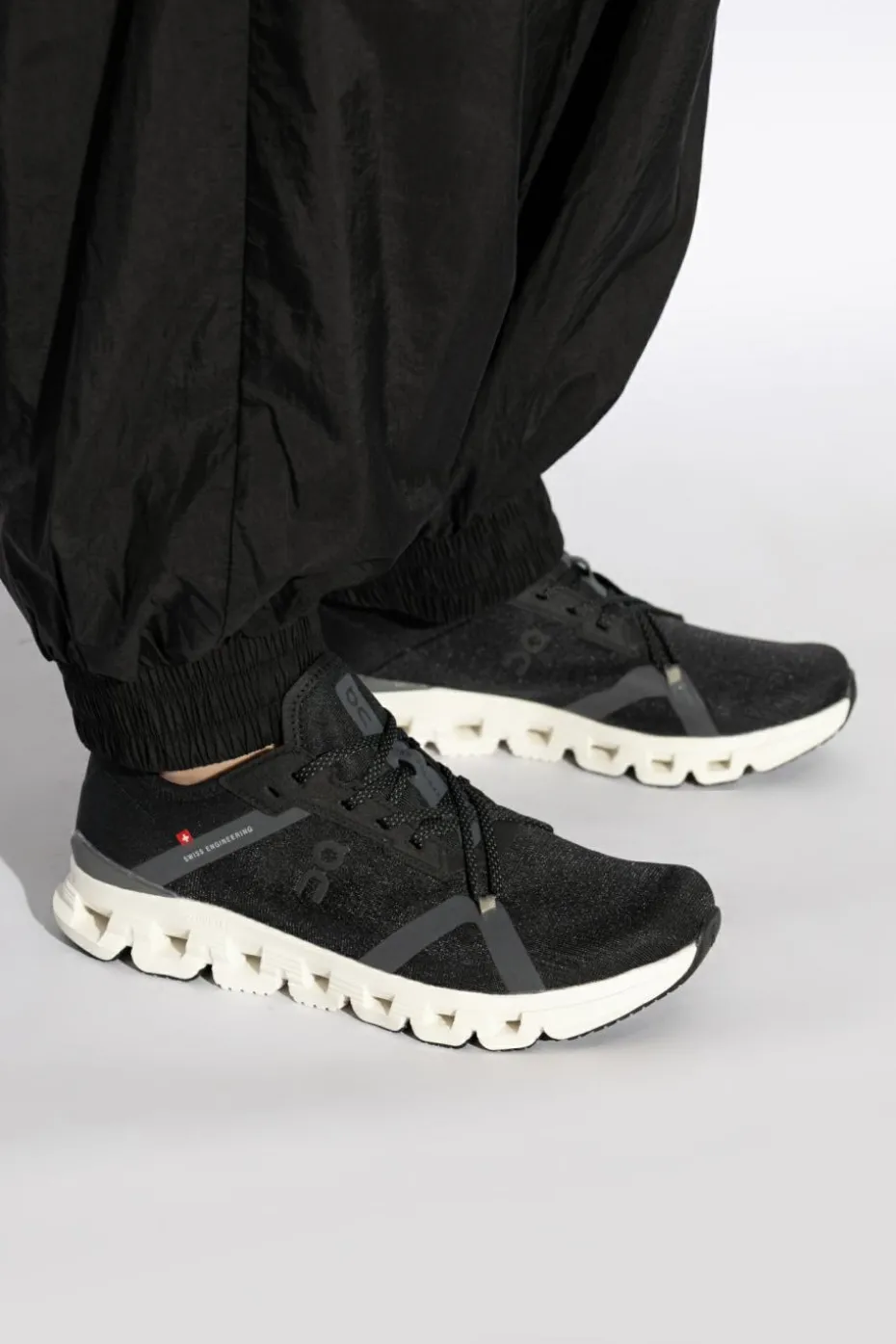 On Running BLACK Training shoes Cloud X 4 AD