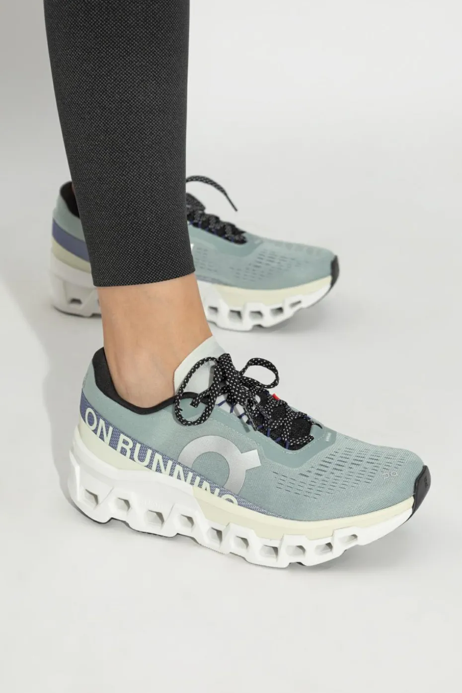 On Running GREEN Training shoes Cloudmonster 2