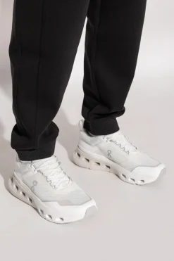 On Running WHITE Sports shoes "Cloudnova X"