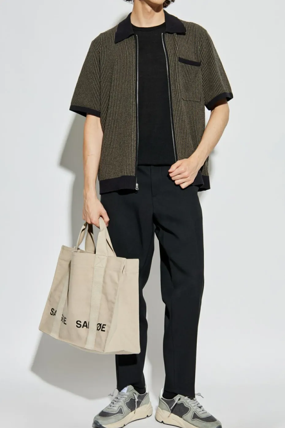 Rag & Bone BLACK T-shirt with a round neckline