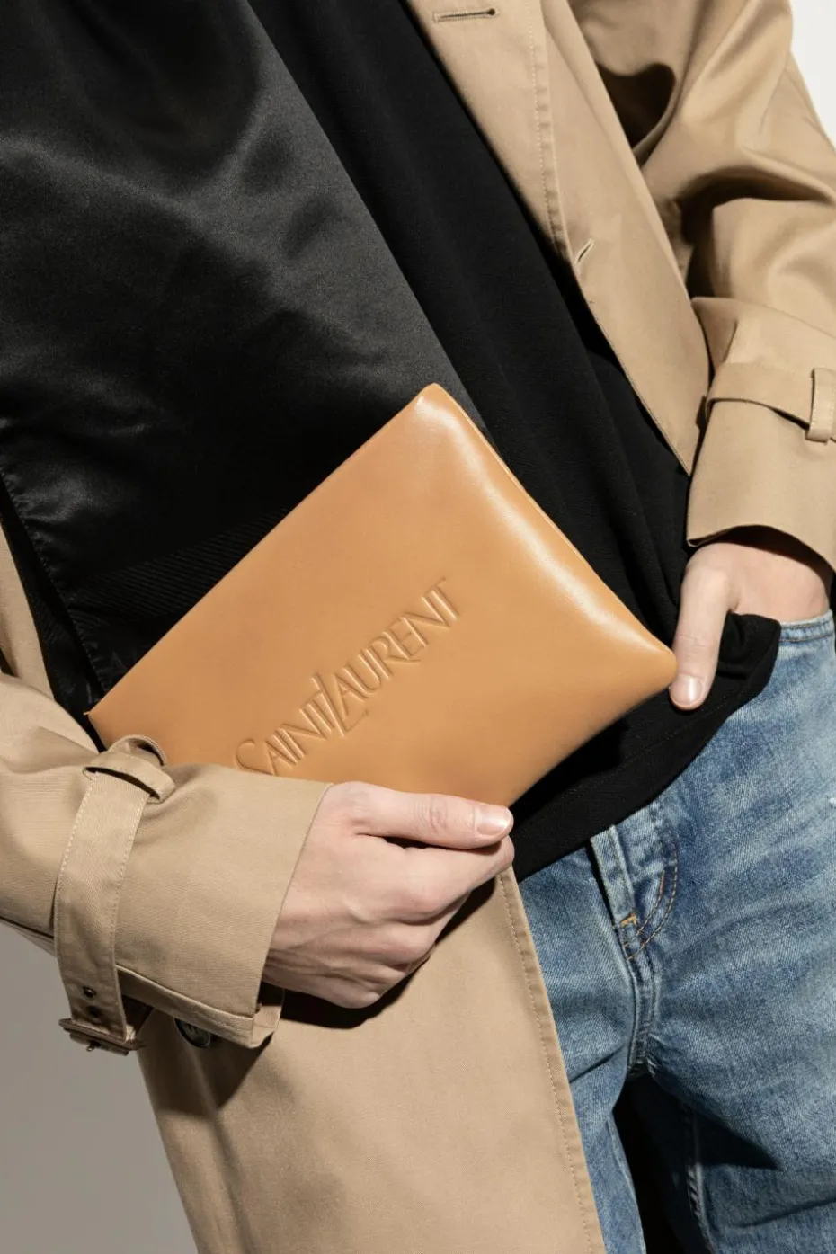 Saint Laurent beige ‘Small Puffy’ clutch