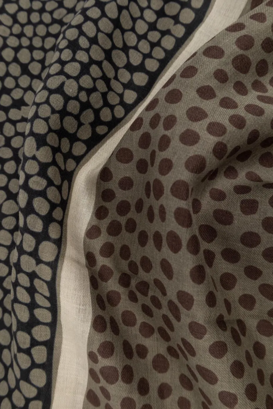 Saint Laurent GREEN Scarf with decorative pattern.