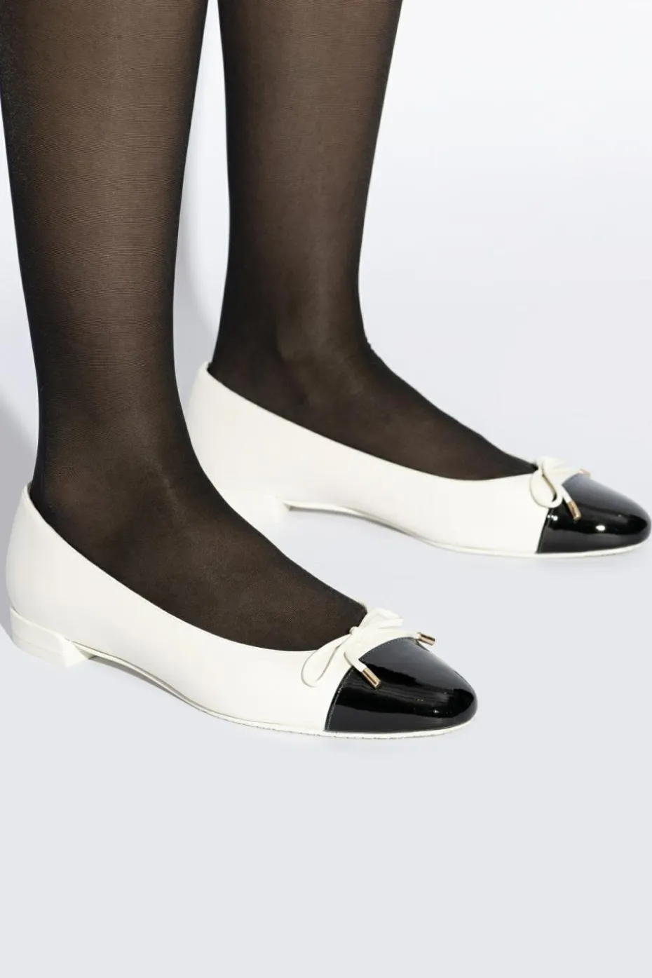 Stuart Weitzman cream Leather shoes Sleek Bow