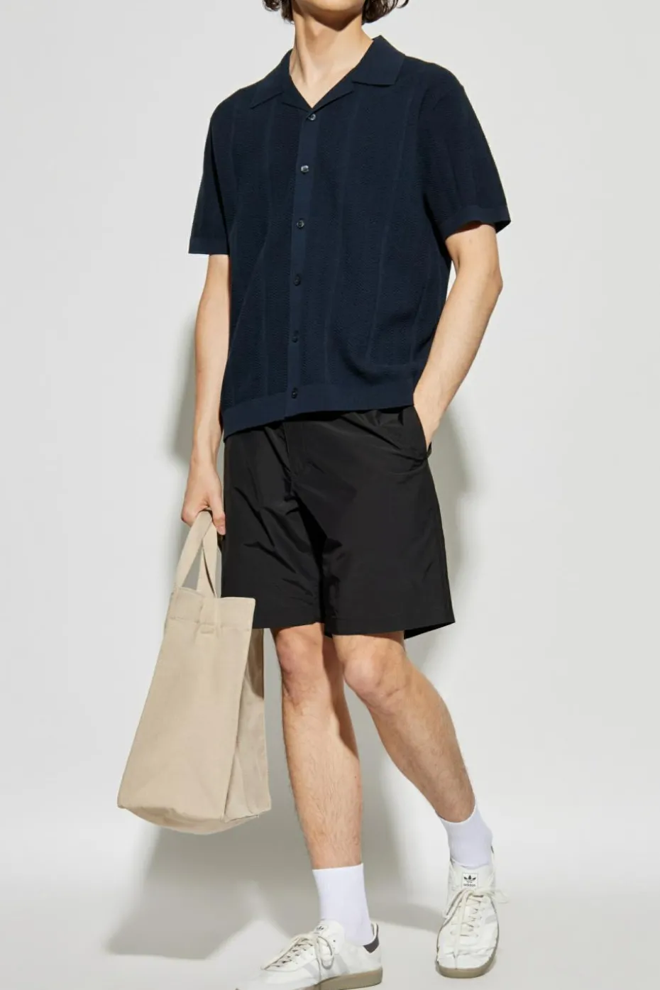 Theory BLACK Shorts with pockets