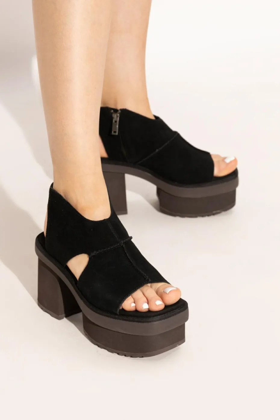UGG BLACK Heeled sandals W NEW HEIGHTS PLAFORM T-STRAP