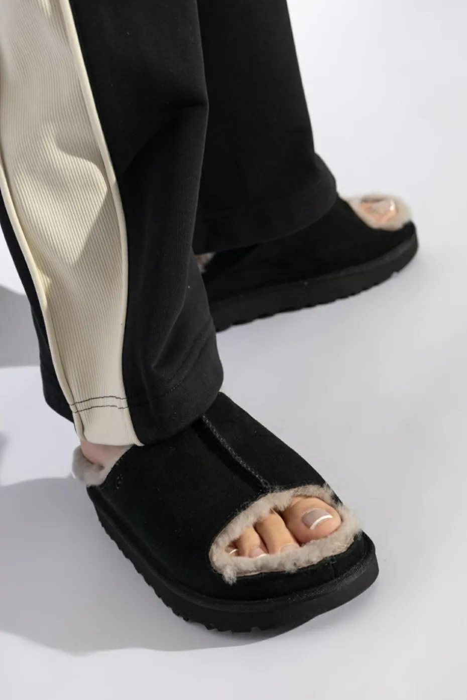 UGG BLACK Slides greenport