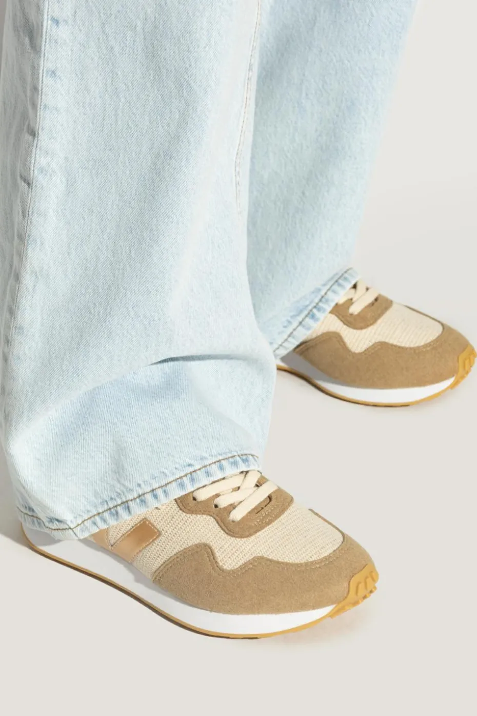 Veja beige Sports shoes `Sud Rec J-Mesh`