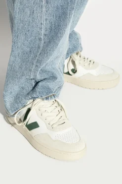 Veja cream Sports shoes `V-90 O.T. Leather`