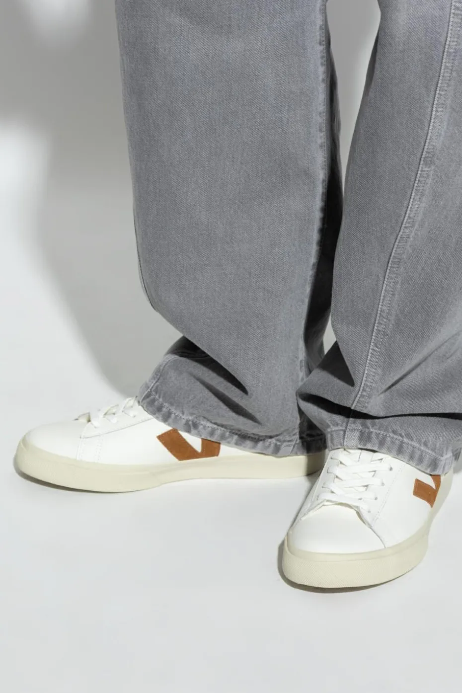 Veja WHITE "CAMPO LEATHER" sports shoes