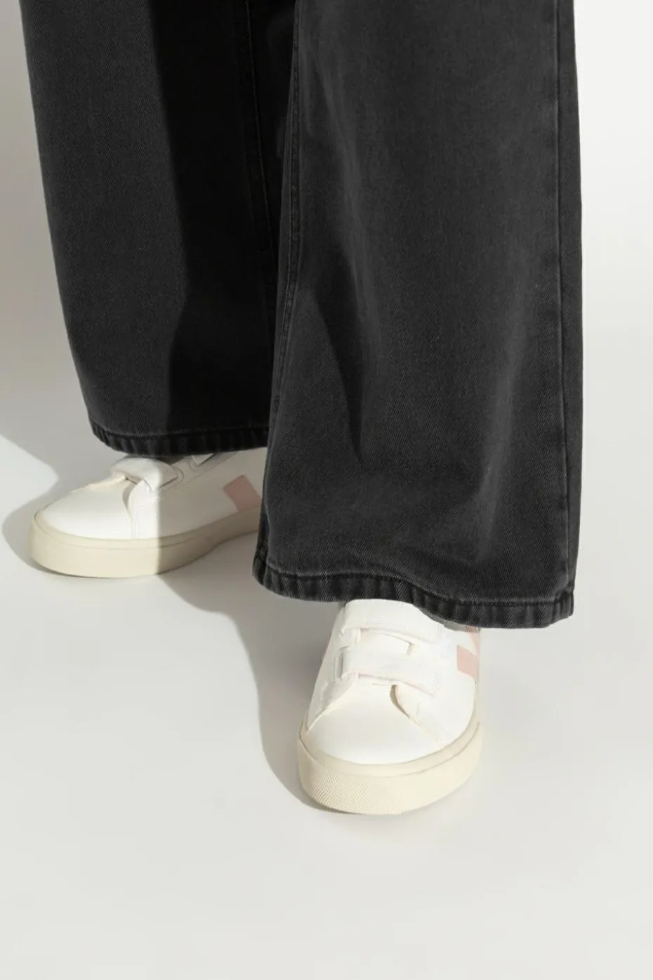 Veja WHITE ‘Reclife Logo’ Sports Shoes
