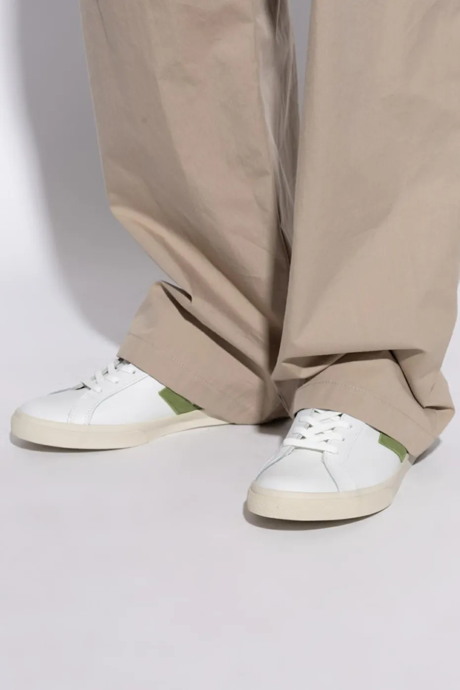 Veja WHITE Sneakers ESPLAR LOGO LEATHER