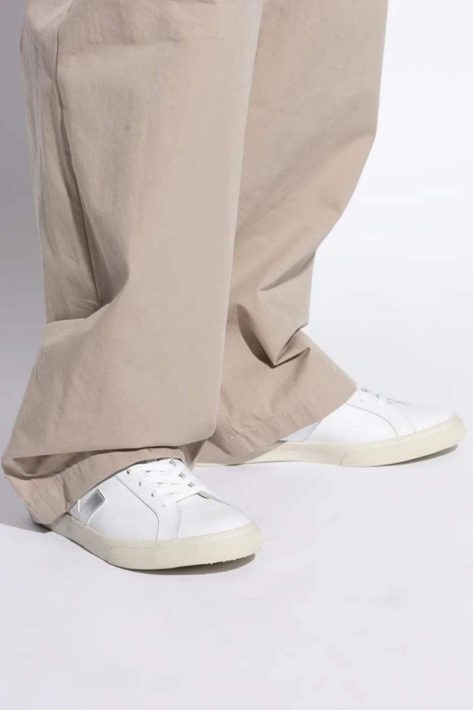 Veja WHITE Sneakers ESPLAR LOGO LEATHER