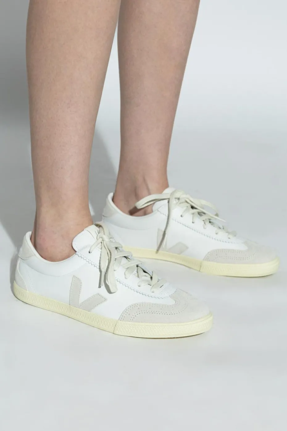 Veja WHITE Sneakers Volley O.T. Leather